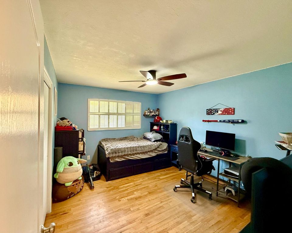 Image 12 of property listing at 5386 N Fruit Avenue, Fresno, CA 93711