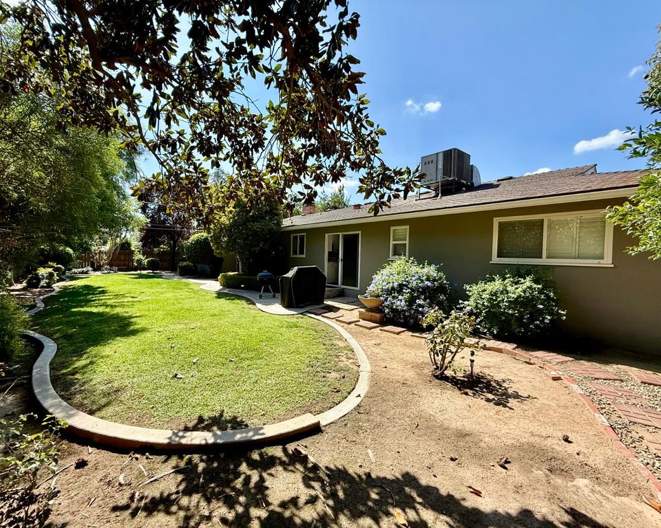 Image 17 of property listing at 5386 N Fruit Avenue, Fresno, CA 93711