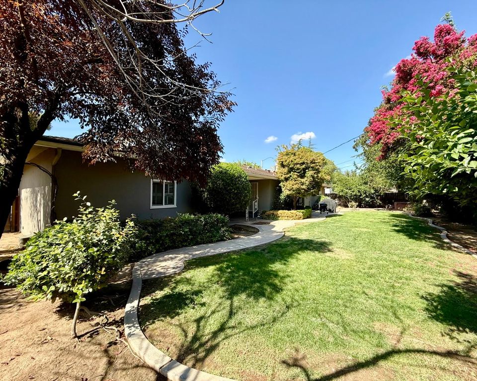 Image 19 of property listing at 5386 N Fruit Avenue, Fresno, CA 93711