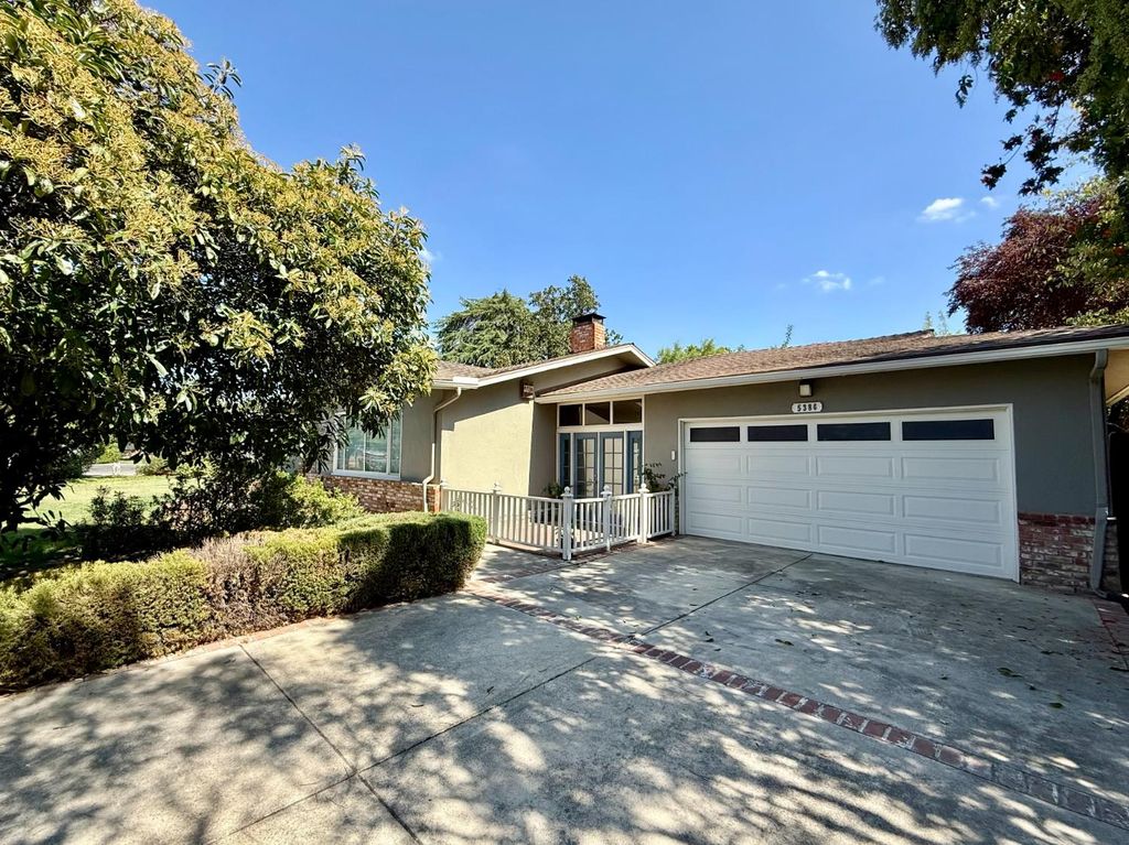 Image 3 of property listing at 5386 N Fruit Avenue, Fresno, CA 93711