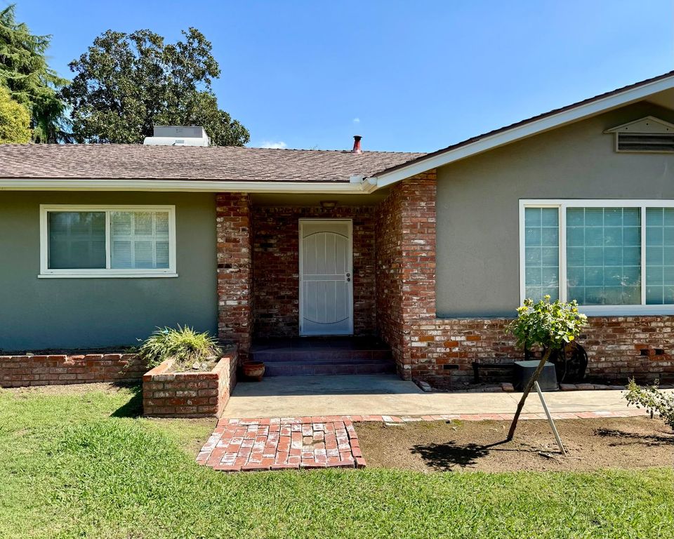Image 5 of property listing at 5386 N Fruit Avenue, Fresno, CA 93711
