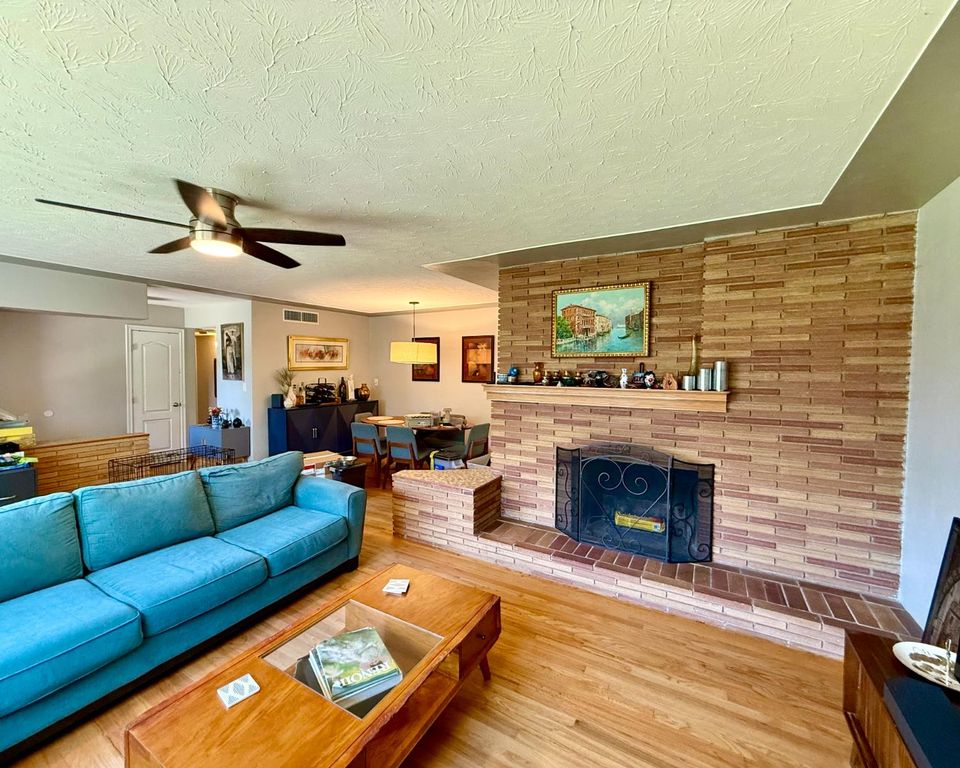 Image 6 of property listing at 5386 N Fruit Avenue, Fresno, CA 93711