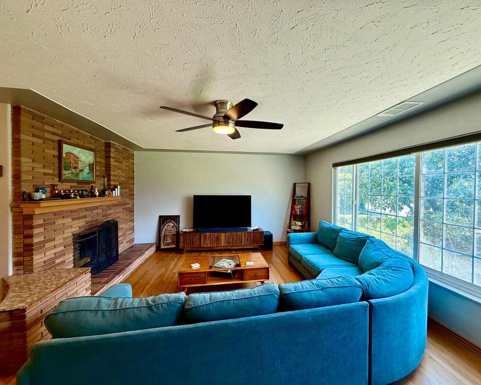 Image 7 of property listing at 5386 N Fruit Avenue, Fresno, CA 93711