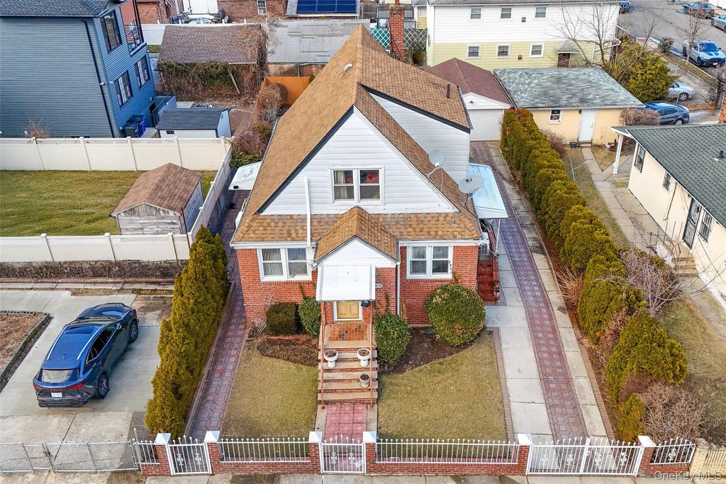 22039 136th Avenue, Laurelton, NY 11413