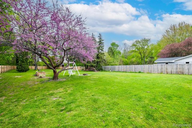 3585 Creekwood Drive, Saginaw, MI 48601