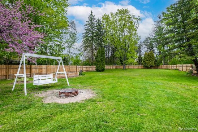 3585 Creekwood Drive, Saginaw, MI 48601