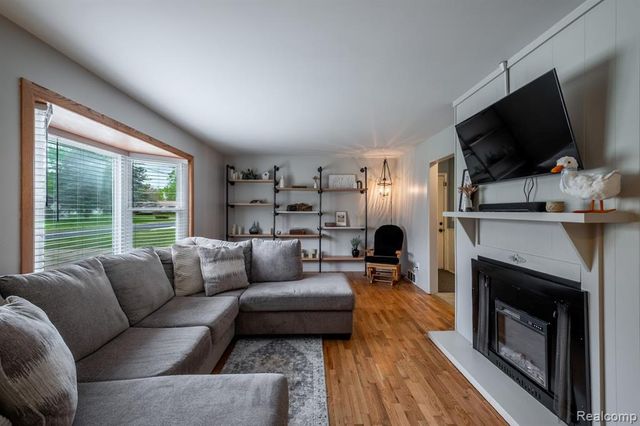 3585 Creekwood Drive, Saginaw, MI 48601