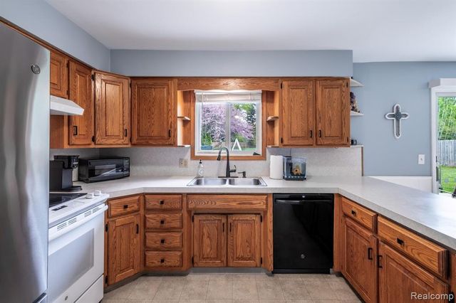 3585 Creekwood Drive, Saginaw, MI 48601