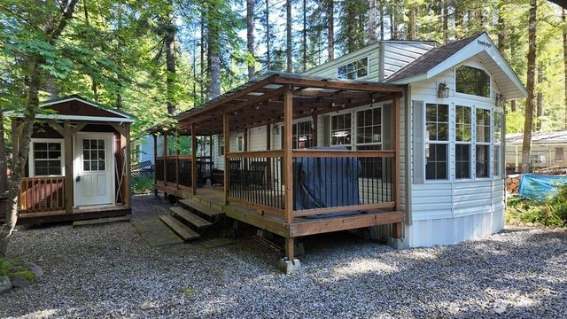 25 Drial Loop, Deming, WA 98244