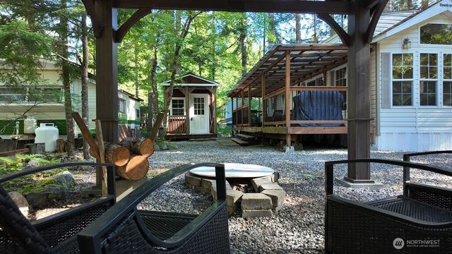 25 Drial Loop, Deming, WA 98244