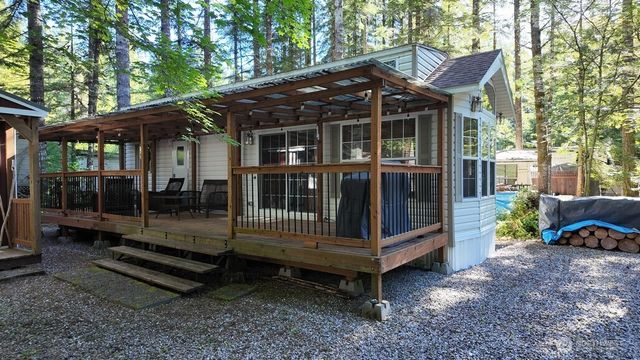 25 Drial Loop, Deming, WA 98244