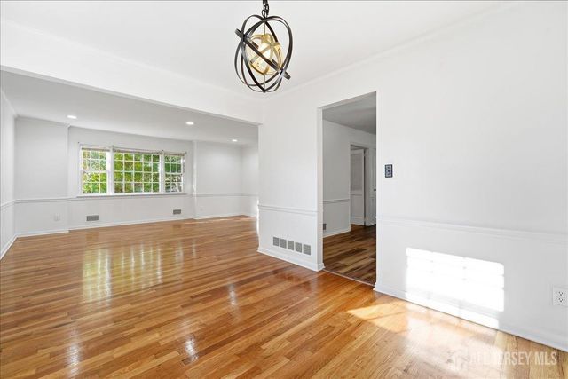 35 Brooktree Road, East Windsor, NJ 08520