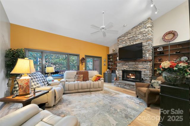 4 Unoga Court, Brevard, NC 28712