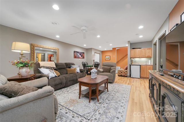 4 Unoga Court, Brevard, NC 28712