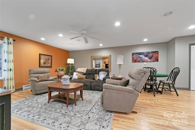 4 Unoga Court, Brevard, NC 28712