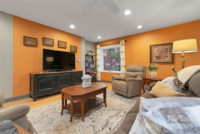 4 Unoga Court, Brevard, NC 28712