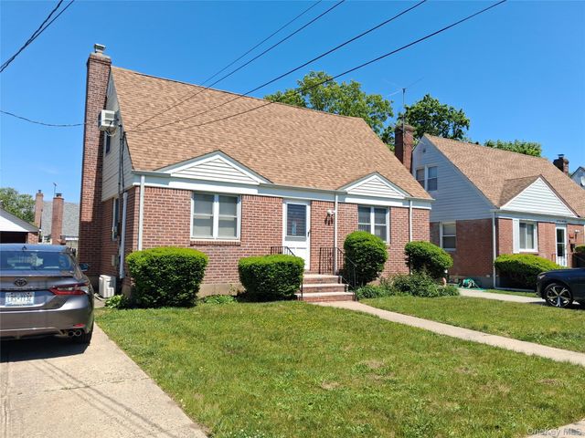 76-37 271st Street, New Hyde Park, NY 11040