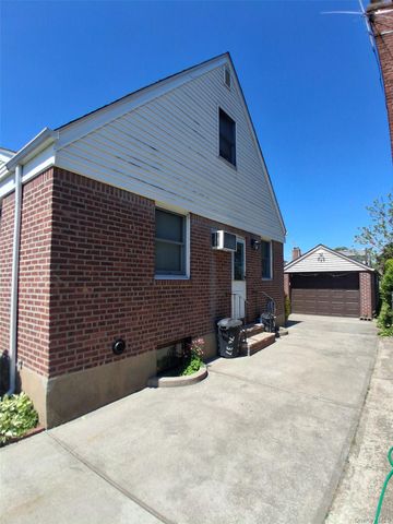 76-37 271st Street, New Hyde Park, NY 11040