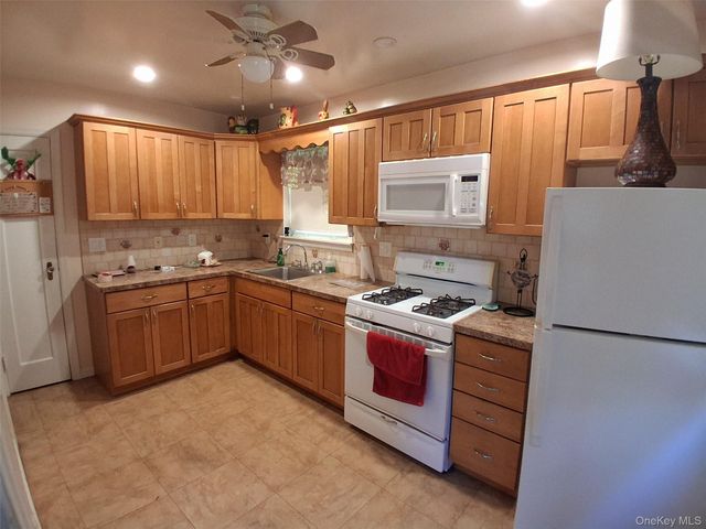 76-37 271st Street, New Hyde Park, NY 11040