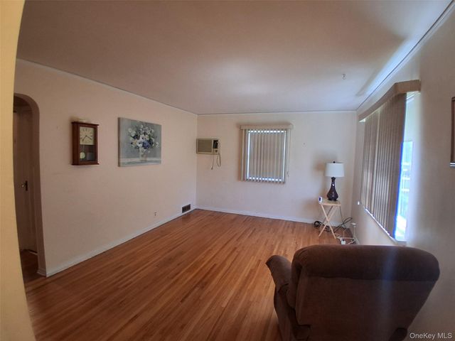 76-37 271st Street, New Hyde Park, NY 11040