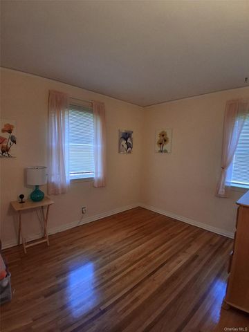 76-37 271st Street, New Hyde Park, NY 11040