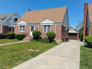 76-37 271st Street, New Hyde Park, NY 11040
