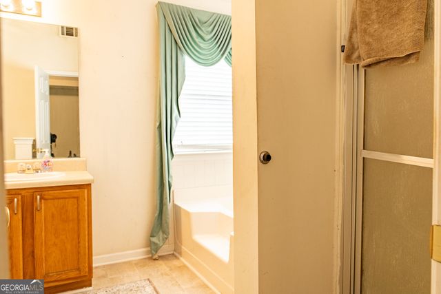 10945 Tara Village Way, Jonesboro, GA 30238