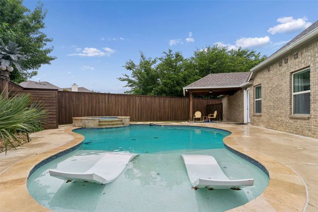 704 Water Garden Circle, Little Elm, TX 75068