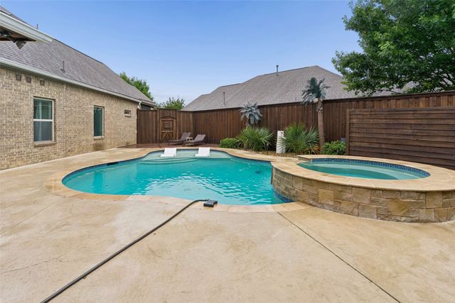 704 Water Garden Circle, Little Elm, TX 75068