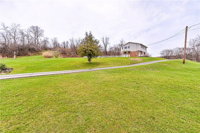 687 Middletown Road, New Stanton, PA 15672
