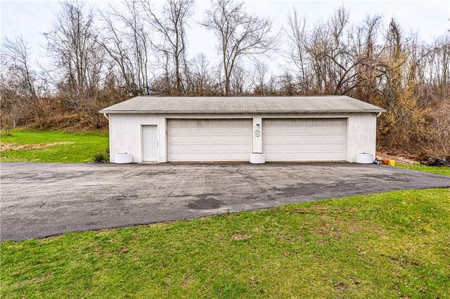 687 Middletown Road, New Stanton, PA 15672