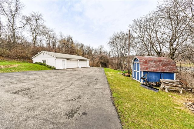 687 Middletown Road, New Stanton, PA 15672