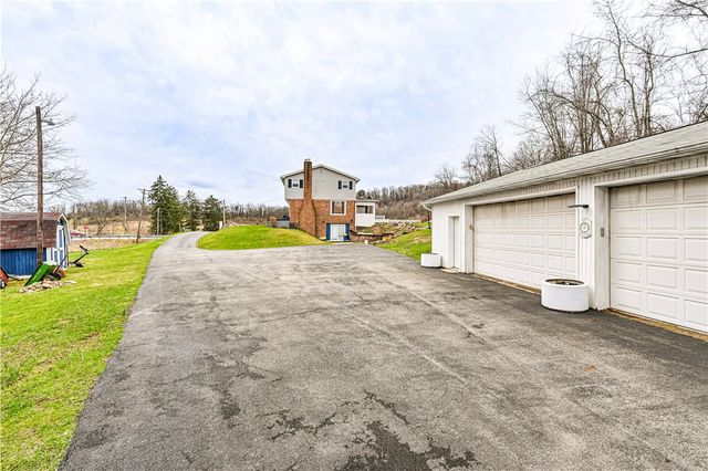 687 Middletown Road, New Stanton, PA 15672