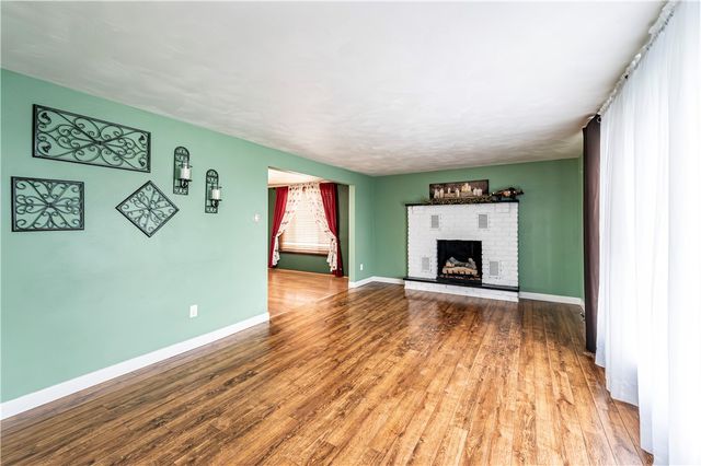 687 Middletown Road, New Stanton, PA 15672