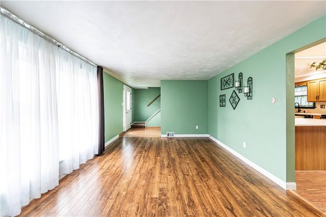 687 Middletown Road, New Stanton, PA 15672