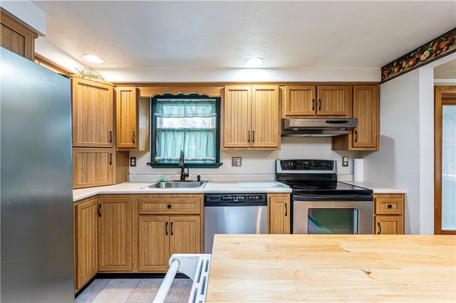 687 Middletown Road, New Stanton, PA 15672