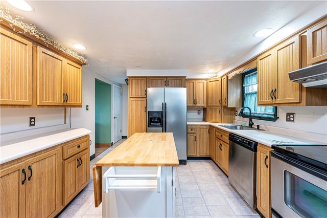 687 Middletown Road, New Stanton, PA 15672