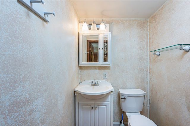 687 Middletown Road, New Stanton, PA 15672