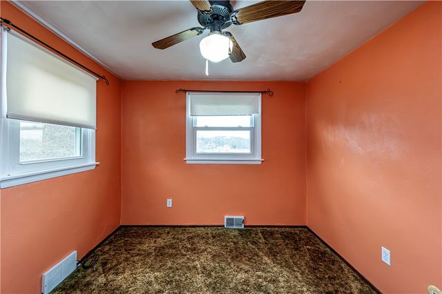 687 Middletown Road, New Stanton, PA 15672