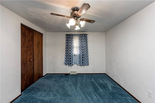 687 Middletown Road, New Stanton, PA 15672