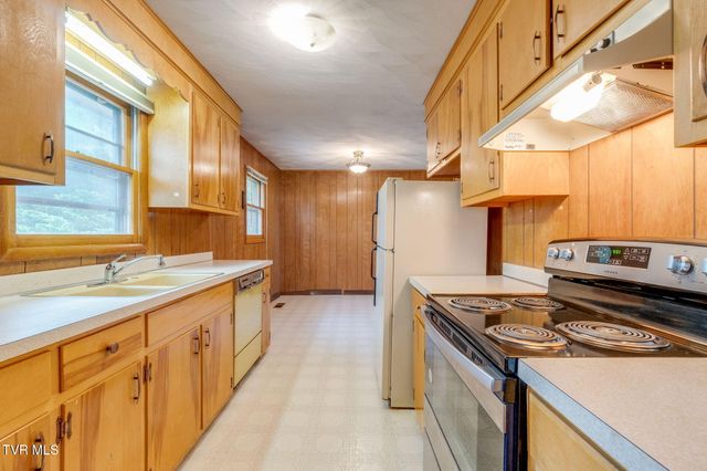 230 Russell Road, Blountville, TN 37617