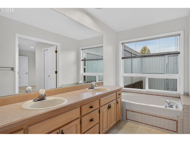 20196 Sw TENINO Ct, Tualatin, OR 97062