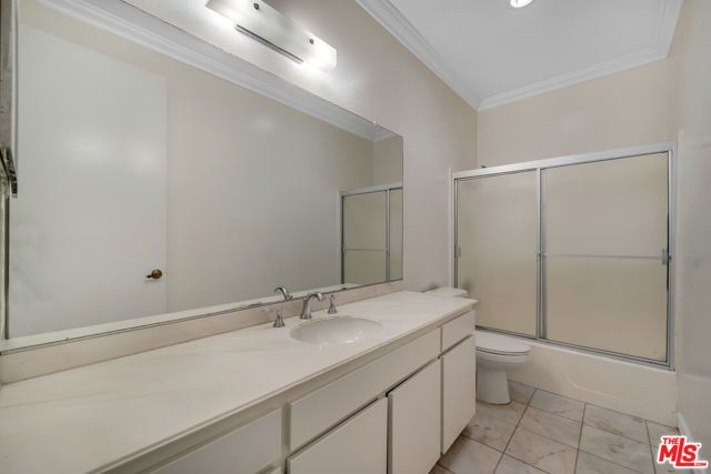 12124 Goshen Avenue 206, Los Angeles, CA 90049