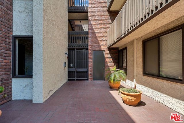 12124 Goshen Avenue 206, Los Angeles, CA 90049