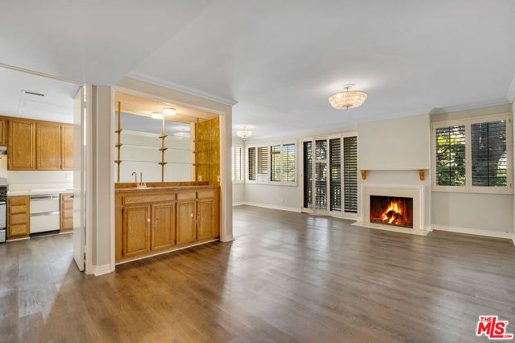 12124 Goshen Avenue 206, Los Angeles, CA 90049