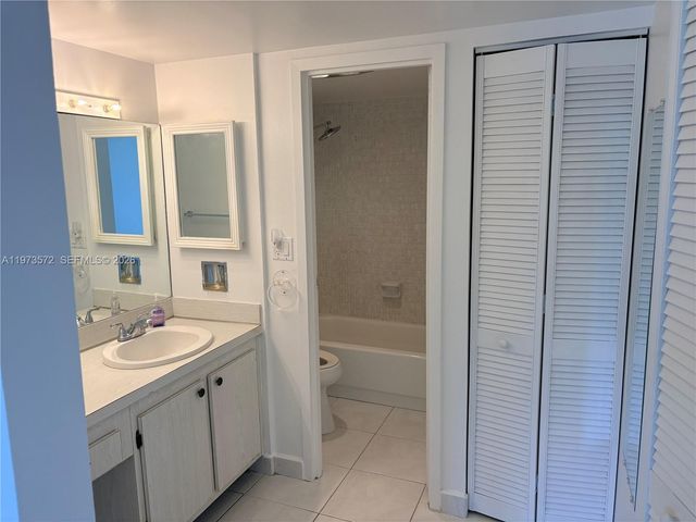 100 Bayview Dr 217, Sunny Isles Beach, FL 33160