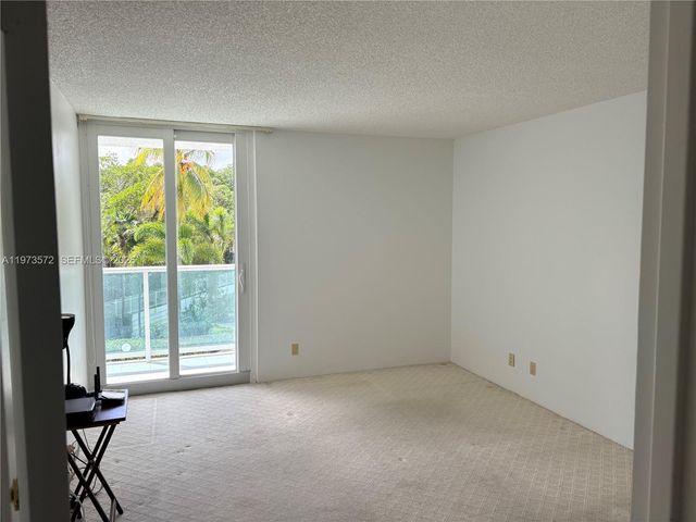 100 Bayview Dr 217, Sunny Isles Beach, FL 33160