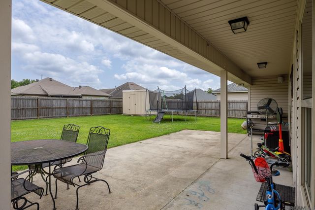 15679 Heartstone Dr, Prairieville, LA 70769