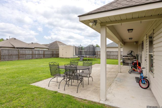 15679 Heartstone Dr, Prairieville, LA 70769
