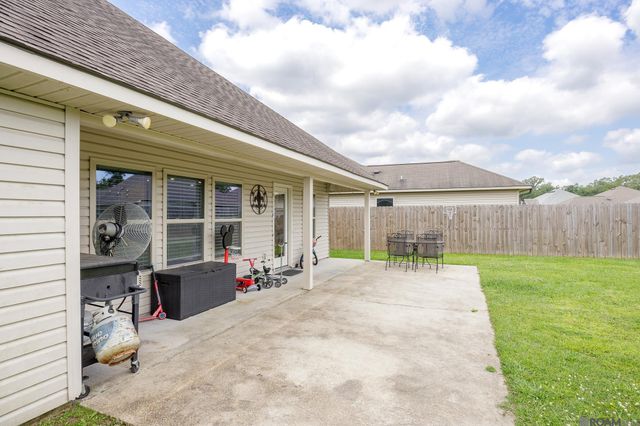 15679 Heartstone Dr, Prairieville, LA 70769